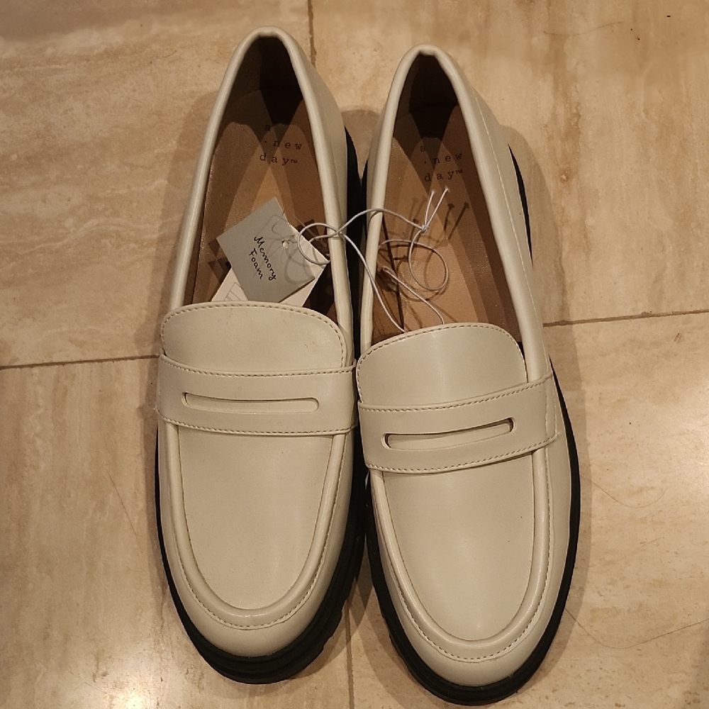 Elegant Cream Moccasins for Women